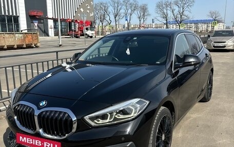 BMW 1 серия, 2019 год, 1 850 000 рублей, 8 фотография