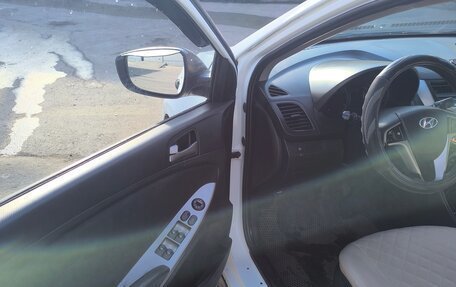 Hyundai Solaris II рестайлинг, 2014 год, 360 000 рублей, 8 фотография