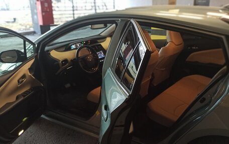 Toyota Prius IV XW50, 2019 год, 2 280 000 рублей, 9 фотография