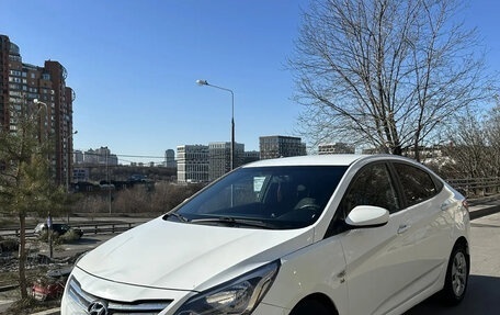 Hyundai Solaris II рестайлинг, 2015 год, 1 200 000 рублей, 10 фотография