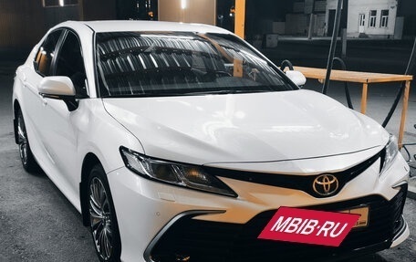 Toyota Camry, 2021 год, 3 700 000 рублей, 2 фотография