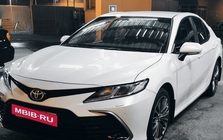 Toyota Camry, 2021 год, 3 700 000 рублей, 3 фотография