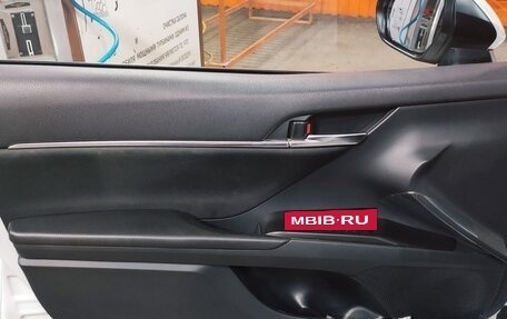 Toyota Camry, 2021 год, 3 700 000 рублей, 9 фотография