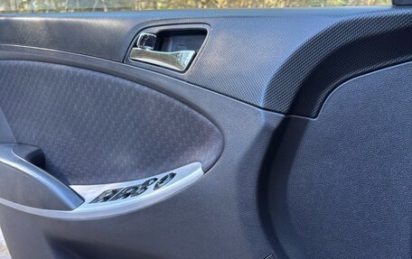 Hyundai Solaris II рестайлинг, 2012 год, 800 000 рублей, 29 фотография