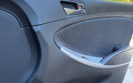 Hyundai Solaris II рестайлинг, 2012 год, 800 000 рублей, 24 фотография