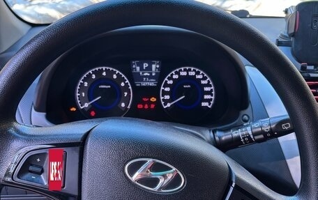 Hyundai Solaris II рестайлинг, 2012 год, 800 000 рублей, 33 фотография