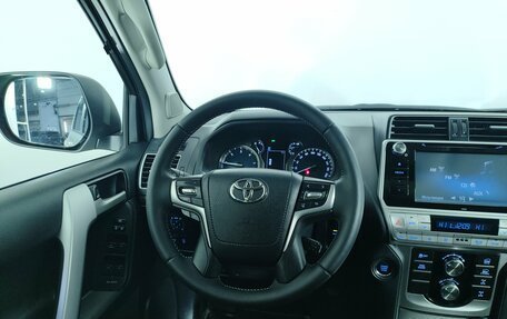 Toyota Land Cruiser Prado 150 рестайлинг 2, 2018 год, 5 299 000 рублей, 9 фотография