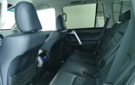 Toyota Land Cruiser Prado 150 рестайлинг 2, 2018 год, 5 299 000 рублей, 19 фотография