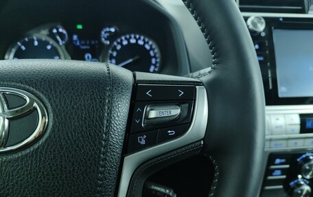 Toyota Land Cruiser Prado 150 рестайлинг 2, 2018 год, 5 299 000 рублей, 26 фотография