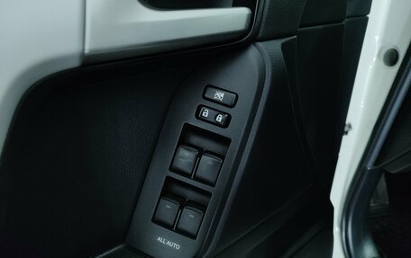 Toyota Land Cruiser Prado 150 рестайлинг 2, 2018 год, 5 299 000 рублей, 30 фотография