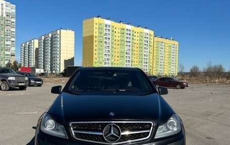 Mercedes-Benz C-Класс, 2012 год, 1 300 000 рублей, 1 фотография