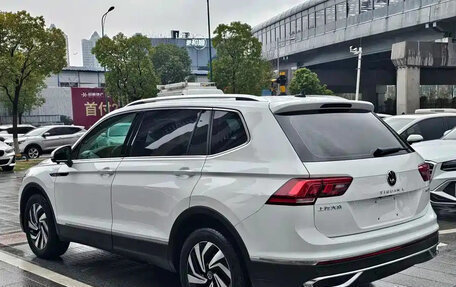 Volkswagen Tiguan II, 2023 год, 2 555 123 рублей, 6 фотография