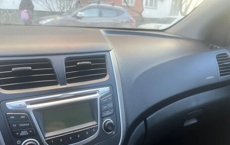 Hyundai Solaris II рестайлинг, 2013 год, 730 000 рублей, 6 фотография