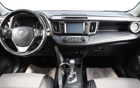 Toyota RAV4, 2017 год, 2 449 000 рублей, 13 фотография