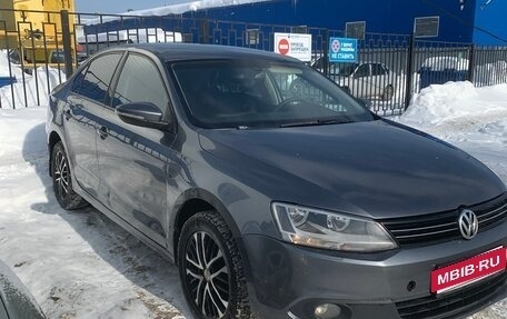 Volkswagen Jetta VI, 2011 год, 695 000 рублей, 2 фотография