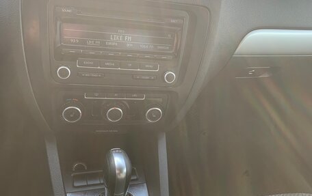 Volkswagen Jetta VI, 2011 год, 695 000 рублей, 8 фотография