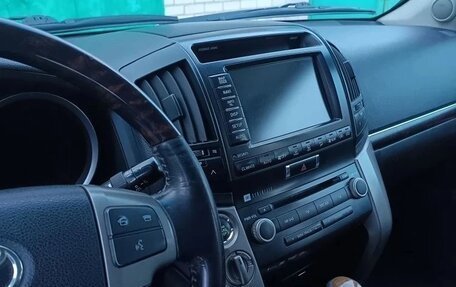 Toyota Land Cruiser 200, 2010 год, 3 000 000 рублей, 4 фотография