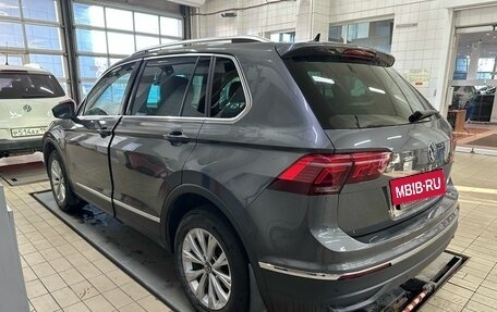 Volkswagen Tiguan II, 2021 год, 2 950 000 рублей, 4 фотография