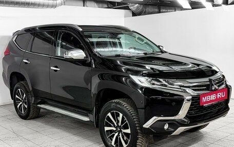 Mitsubishi Pajero Sport III рестайлинг, 2017 год, 3 350 000 рублей, 3 фотография
