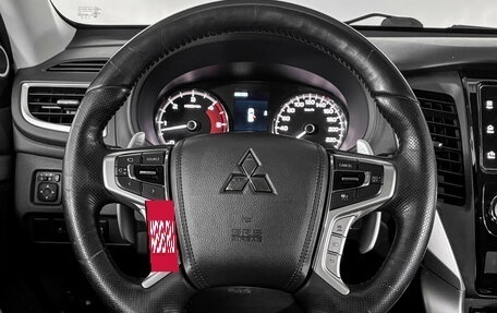 Mitsubishi Pajero Sport III рестайлинг, 2017 год, 3 350 000 рублей, 10 фотография