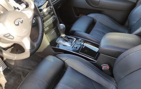 Infiniti QX70, 2016 год, 2 850 000 рублей, 10 фотография