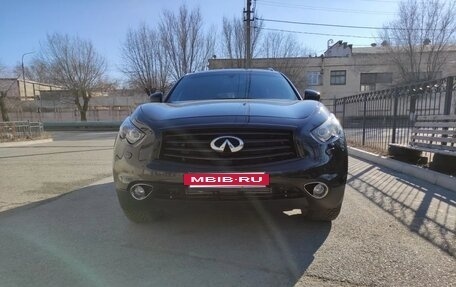 Infiniti QX70, 2016 год, 2 850 000 рублей, 3 фотография