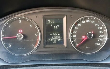 Volkswagen Caravelle T5, 2012 год, 2 100 000 рублей, 35 фотография