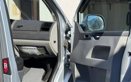 Volkswagen Caravelle T5, 2012 год, 2 100 000 рублей, 24 фотография