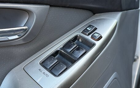 Toyota Land Cruiser Prado 120 рестайлинг, 2004 год, 1 390 000 рублей, 12 фотография