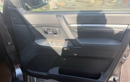 Mitsubishi Pajero IV, 2015 год, 2 860 000 рублей, 15 фотография