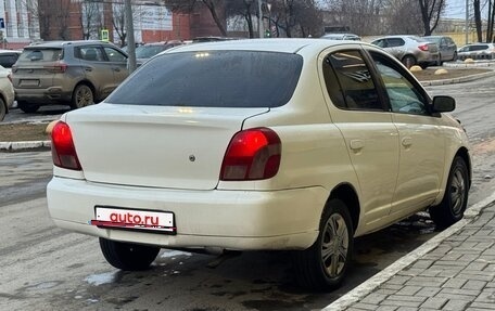 Toyota Platz, 2000 год, 225 000 рублей, 2 фотография