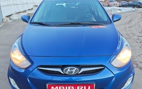 Hyundai Solaris II рестайлинг, 2012 год, 920 000 рублей, 1 фотография