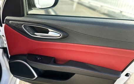 Alfa Romeo Giulia II, 2019 год, 4 000 000 рублей, 27 фотография