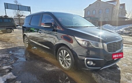 KIA Carnival III, 2017 год, 2 390 000 рублей, 6 фотография