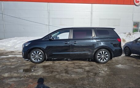 KIA Carnival III, 2017 год, 2 390 000 рублей, 10 фотография