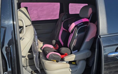 KIA Carnival III, 2017 год, 2 390 000 рублей, 11 фотография