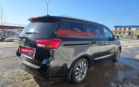 KIA Carnival III, 2017 год, 2 390 000 рублей, 8 фотография