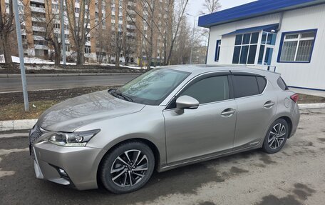 Lexus CT I рестайлинг, 2017 год, 2 370 000 рублей, 2 фотография