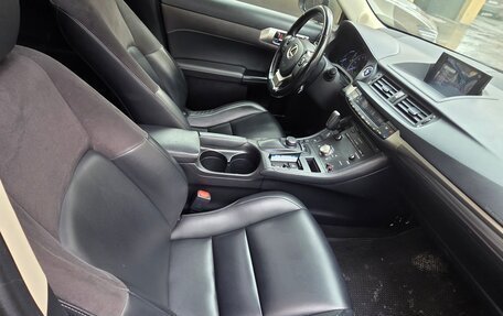 Lexus CT I рестайлинг, 2017 год, 2 370 000 рублей, 12 фотография