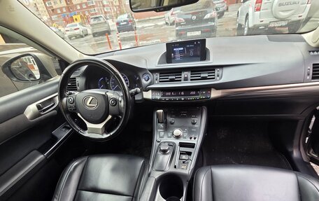 Lexus CT I рестайлинг, 2017 год, 2 370 000 рублей, 13 фотография