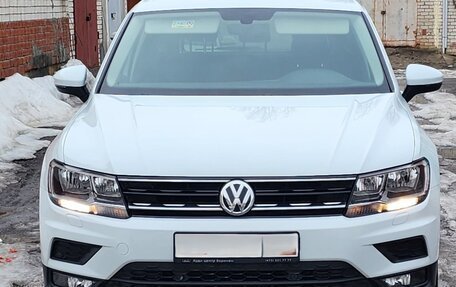 Volkswagen Tiguan II, 2018 год, 2 300 000 рублей, 2 фотография