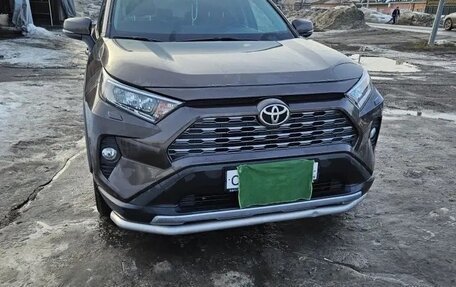 Toyota RAV4, 2020 год, 3 000 000 рублей, 2 фотография