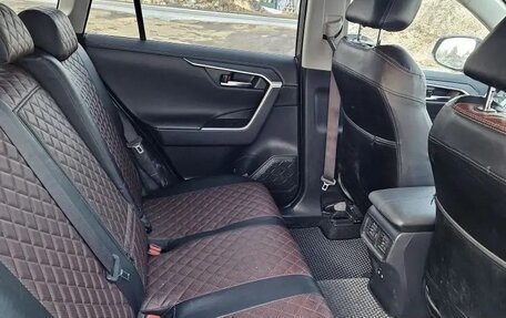 Toyota RAV4, 2020 год, 3 000 000 рублей, 5 фотография