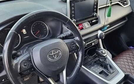 Toyota RAV4, 2020 год, 3 000 000 рублей, 6 фотография