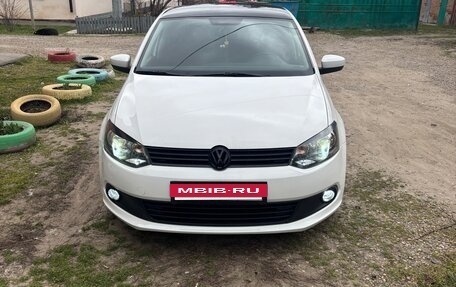 Volkswagen Polo VI (EU Market), 2011 год, 905 000 рублей, 2 фотография
