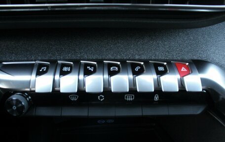 Peugeot 3008 II, 2019 год, 1 840 000 рублей, 16 фотография