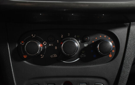 Renault Logan II, 2018 год, 786 900 рублей, 15 фотография