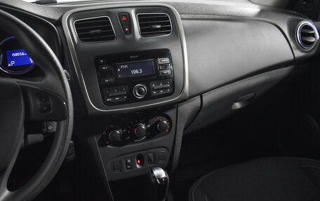 Renault Logan II, 2018 год, 786 900 рублей, 18 фотография