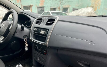 Renault Sandero II рестайлинг, 2017 год, 890 000 рублей, 13 фотография