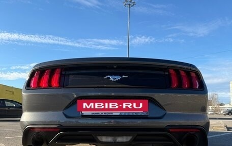 Ford Mustang VI рестайлинг, 2018 год, 2 500 000 рублей, 16 фотография